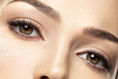 Girls, Yuk Cobain 3 Inspirasi Eyeshadow Nyentrik Buat Pergi ke Pesta