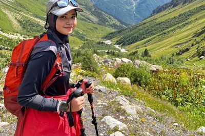 Sudah Naik Gunung 77 Kali di Usia 16 Tahun, Khansa Jawab Pertanyaan Netizen Soal Sekolah