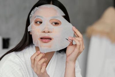 Gen Z, Ini Kesalahan yang Paling Sering Terjadi saat Pakai Sheet Mask