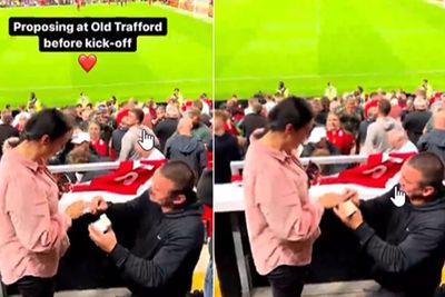 Bikin Iri! Fans MU Ini Lamar Kekasih di Old Trafford Sebelum Kick Off Pertandingan