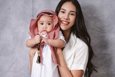 Anya Geraldine Pegang Rayyanza Serasa Gendong Pangeran Arab, OMO Gemas Tante atau Adiknya?