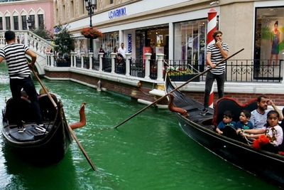 Shopping di Sini Serasa di Venesia, Semua Barang Branded Dibanjiri Diskon!