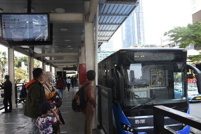 Mulai Hari Ini TransJakarta Hentikan Sementara Operasional Halte Velbak
