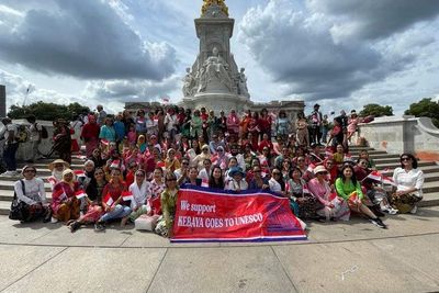 Gokil! Ratusan Wanita Indonesia Guncang London dengan Berkebaya, Apa Tujuannya? 