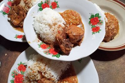 Rica Ayam Mbok Usrek Cuma Rp5 Ribu, Rela Jualan Murah karena Kisah Pilu Masa Lalu