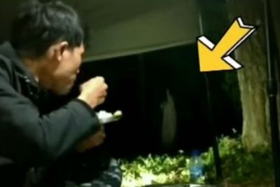 Lagi Asik Camping Solo di Tengah Hutan Pria Ini Didatangi Kuntilanak, Netizen: Editan