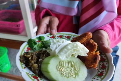 Gokil! Mantan Sopir Buka Warung Makan Omzetnya Rp25 Juta Sehari, Sebulan Cuannya Berapa?