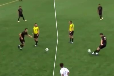 Duh! Wasit Ini Gak Sengaja Kena Gebok Bola, Langsung Tepar