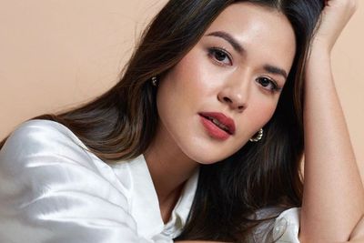 Tutorial Makeup Soft Glam ala Raisa Adriana, Flawless dan Glowing Banget!