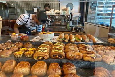 Di Sini Kamu Bisa Sarapan ala Paris Banget, Tapi Datangnya Harus Pagi-pagi Buta, Kenapa?