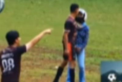 Malu karena Disamperin ke Lapangan, Pesepakbola Amatir Ini Kesal Sampai Dorong Kekasihnya