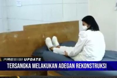 Putri Candrawathi Tampil Serba Putih saat Proses Rekonstruksi Pembunuhan Brigadir J