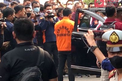 Detik-detik Pembunuhan Brigadir J: Ferdy Sambo Bicara Pakai HT, Bahas Apa?