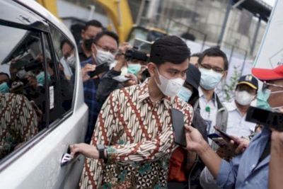 Netizen Ngomel Helmnya Hilang saat Pengajian, Gibran Rakabuming: Maaf Saya yang Salah