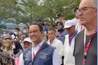 Gaya Kece nan Gagah Anies Baswedan Pamer Citayam Fashion Week ke Delegasi, Netizen Bangga