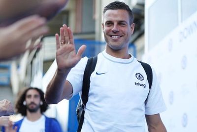 Ngakak! Azpilicueta di Prank Bocah Maskot Southampton