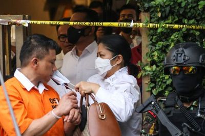 Dikira Miliaran, Ternyata Segini Harga Tas Gucci Putri Candrawathi di Rekonstruksi Kemarin