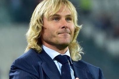 Memalukan! Legenda Juventus Ini Raba Bagian Intim saat Joget Erotis Bareng 3 Wanita di Bar