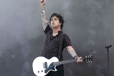 Makna Lagu Wake Me Up When September Ends , Inspirasinya dari Pemakaman Ayah Sang Vokalis