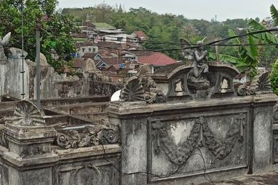 Misteri Makam di Atap Rumah, Dikelilingi Patung Malaikat dan Marmer Mewah, Pusara Siapa?