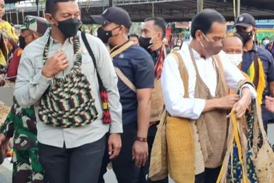 Mengenal Noken, Tas yang Dikalungkan ke Jokowi oleh Mama Papua, Ternyata Simbol Dewasa
