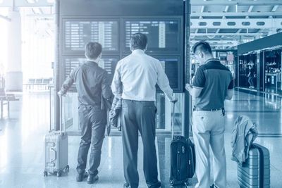 9 Cara Mengatasi Bosan Saat Pesawat Delay, Lakuin Ini Aja!