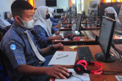 Revisi UU Sisdiknas, DPR Mau Wajib Belajar Jadi 18 Tahun dan Gratis!