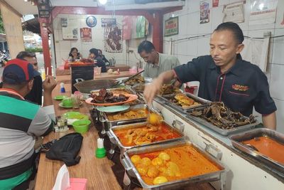 Merasakan Nasi Kapau Bukittinggi di Pasar Senen yang Terkenal Itu, Gurihnya Maknyos!