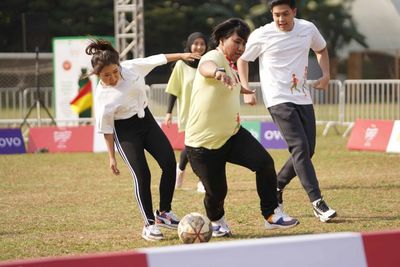 Yah, Menteri sampai Seleb Ini Kalah Lomba Agustusan sama Driver Ojol dan Tukang Sayur