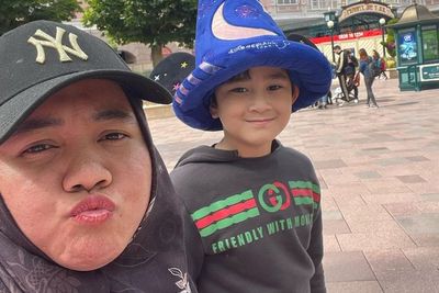 Gak Cuma Rafathar Pakai Gucci, Ternyata Mbak Lala Pengasuhnya Juga Pakai Baju Branded Ini
