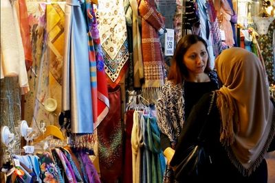 Harga Sutra di Pasar Ini Murah dan Bisa Ditawar, Raja-Ratu Inggris Sampai Kalap Belanja