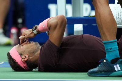 Aduh Muka Kepukul Raket Sendiri, Hidung Rafael Nadal Berdarah di US Open 2022