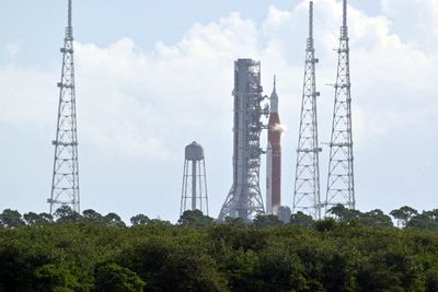 Dear NASA, Serius Gak sih soal Misi ke Bulan Lagi? Kok Peluncuran Roketnya Ditunda Lagi?