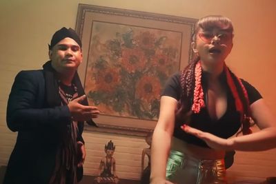 Denise Chariesta-Jindan yang Nyanyi Istilah Kata, Kok Netizen Beri Selamat ke Rich Brian?