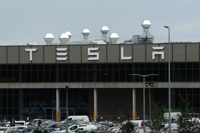 Microchip Tesla Diklaim Bakal Lebih Pintar dari Otak Manusia Pada 2033, Serem Gak sih?