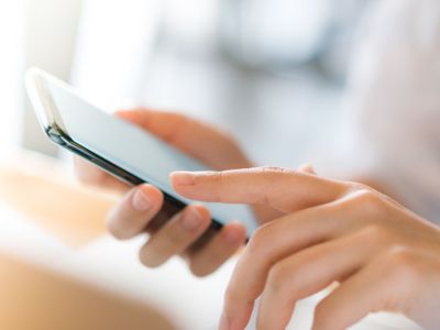 Main Handphone Terlalu Sering Berisiko Tinggi Mempercepat Penuaan, Kok Bisa?