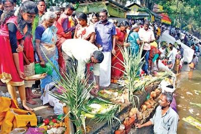 Ritual Aneh Orang India Rela Digetok Kepalanya dengan Kelapa Supaya Keinginannya Tercapai