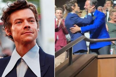 Harry Styles Cium Bibir Nick Kroll di Festival Film Venezia, Kaget Lihatnya!