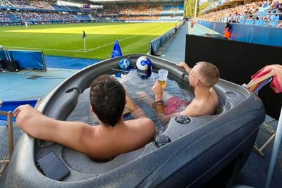 Klub Ligue 1 Ini Sediakan Jacuzzi di Stadion, Nonton Bola Sambil Berendam Santai