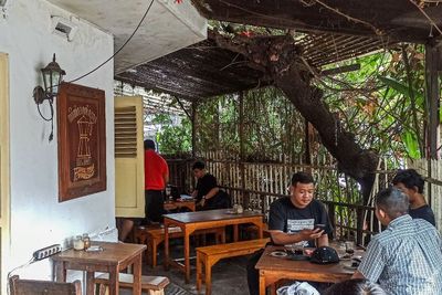 Iki Loh Legitpait, Tempat Kumpule Kera Ngalam Sing Suasanane Asyik Banget!