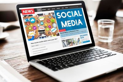 Sharing Artikel di Media Sosial Buat Orang Jadi Sosok yang Sok Tau