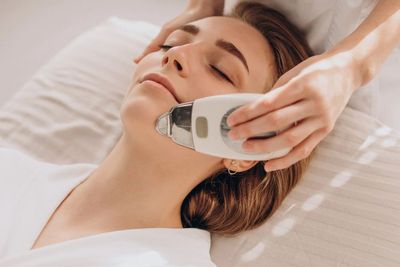Penting, Inilah Manfaat Pakai Beauty Device agar Skincare Terserap Sempurna