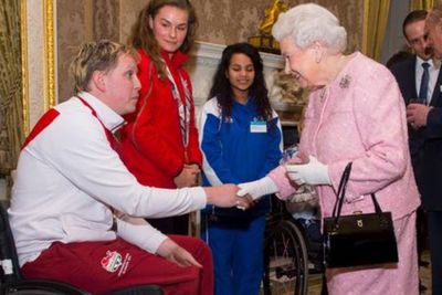 Tas Kesayangan Ratu Elizabeth II Selama 50 Tahun Disorot, Ternyata Segini Harga Termahal
