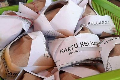 Hacker Bjorka Bisa Minder Nih, Viral Kartu Keluarga Dijadikan Bungkus Nasi
