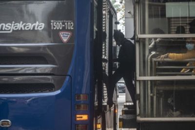 BBM Tinggi, Anies Pastikan Tarif Transjakarta Tidak Naik