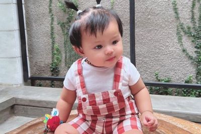 Tolong Gemes Banget, Ternyata Ameena Anak Aurel Pakai Baju Bayi Harga Segini Pas Nyantuy