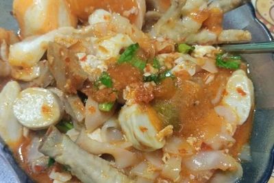 Demi Jaga Image, Cewek Ini Telan Tulang Ceker di Kencan Pertama, Ujung-ujungnya Panik