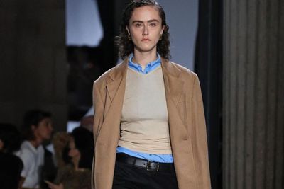 Aksi Heboh Anak Wapres AS Pamer Aset di Catwalk di New York Fashion Week Jadi Sorotan