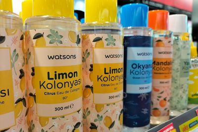 Bukan Hand Sanitizer, Turki Menggunakan Cairan Ini Sebagai Antiseptik Sekaligus Wewangian