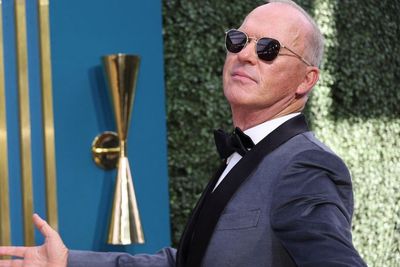 Meski Gagal Comeback Jadi Batman, Michael Keaton Setuju Banget Batgirl Batal Tayang